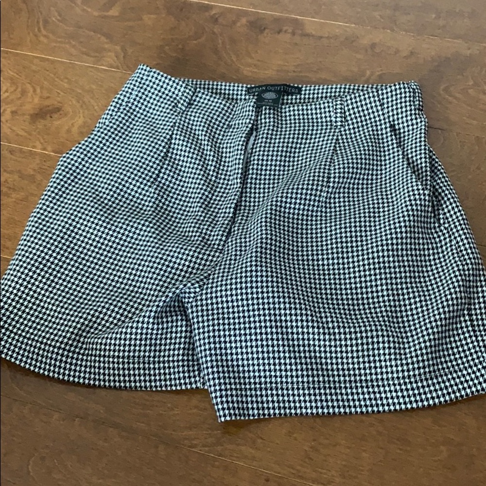 Urban outfitters houndstooth shorts (xs)